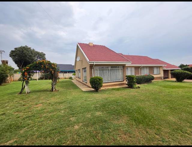 3 BEDROOM HOUSE FOR SALE IN GREENHILLS